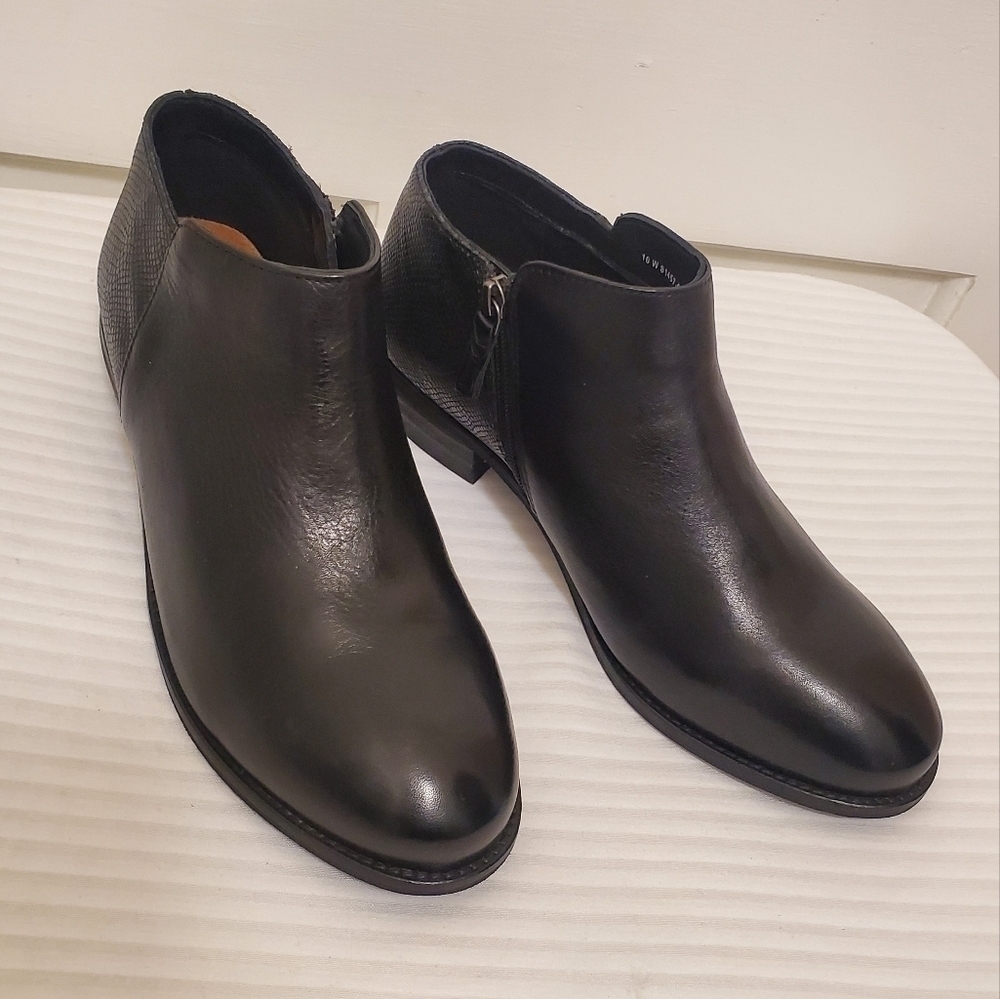 Softwalk Rocklin Black Leather/Snakeprint Side Zip Booties, size 10W